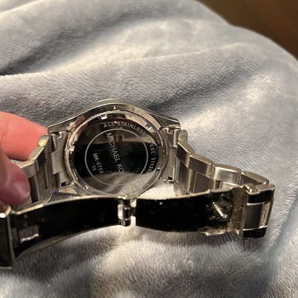 Michael Kors Women's MK5753 Everest Stainless Steel Watch *Used* - Picture 5 of 6